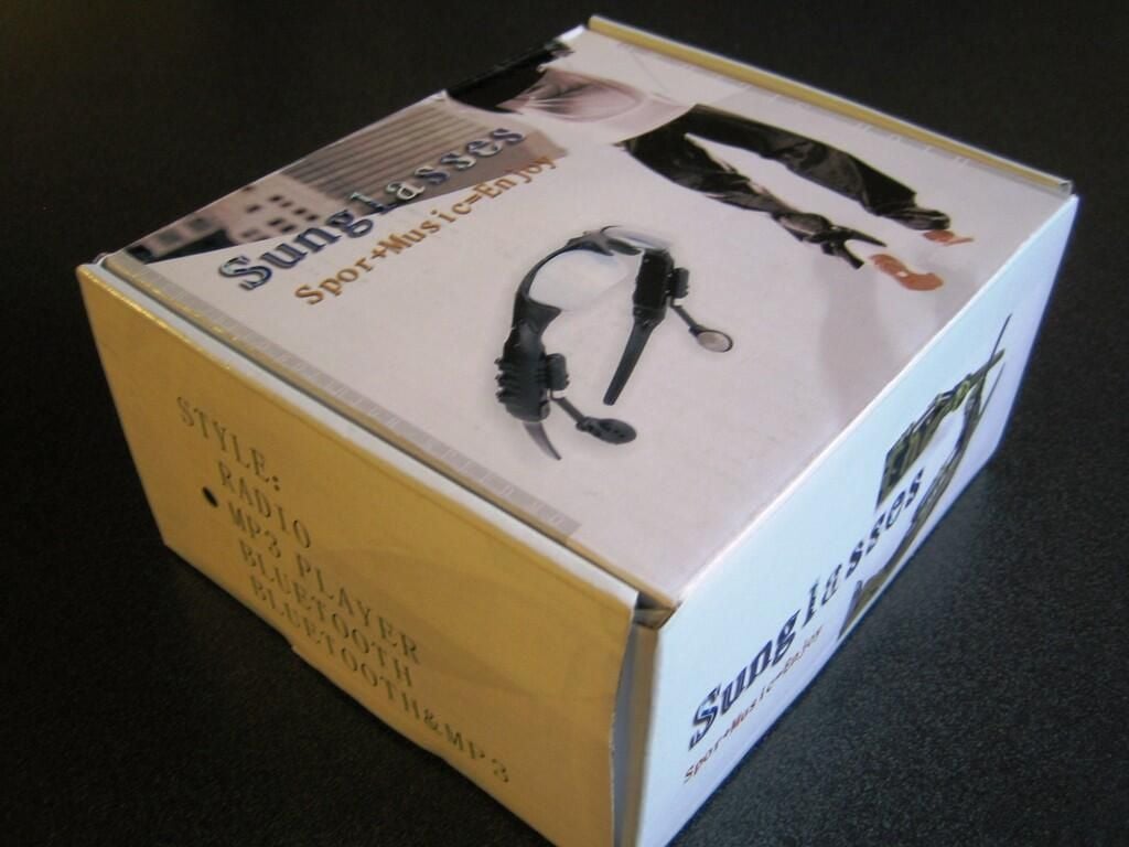 Desktop toys: MP3 player sunglasses
