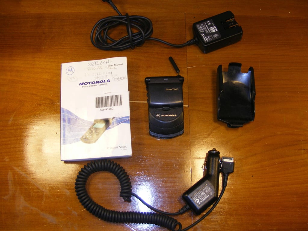 Cracking Open the classic Motorola StarTAC flip phone
