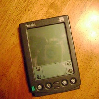 Cracking Open 3com’s Original Palm Pilot