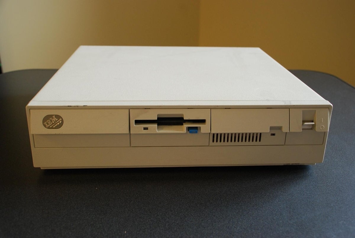 Cracking Open: IBM PS/2 Model-55sx | TechRepublic