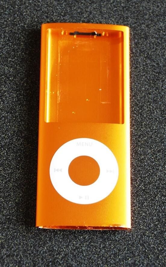 Cracking Open the Apple iPod Nano (4th generation) | TechRepublic