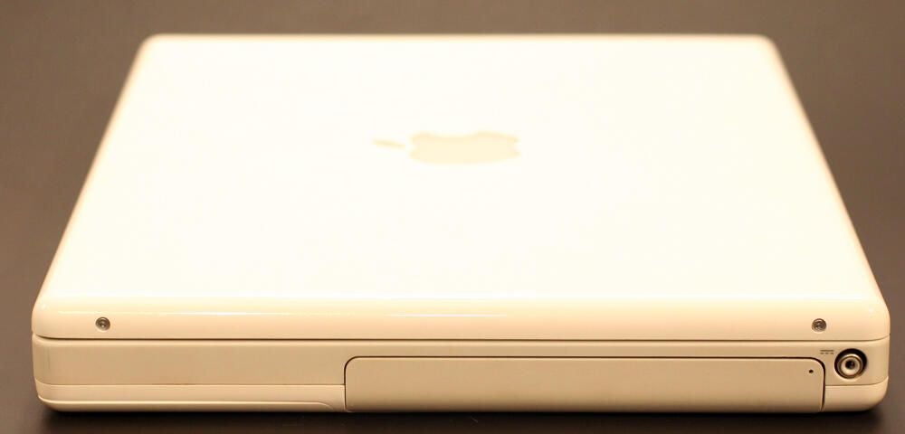 Cracking Open Apple's G3 iBook | TechRepublic