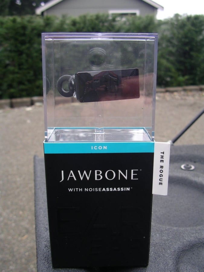 Image Gallery: Hands on with the Jawbone ICON Bluetooth headset
