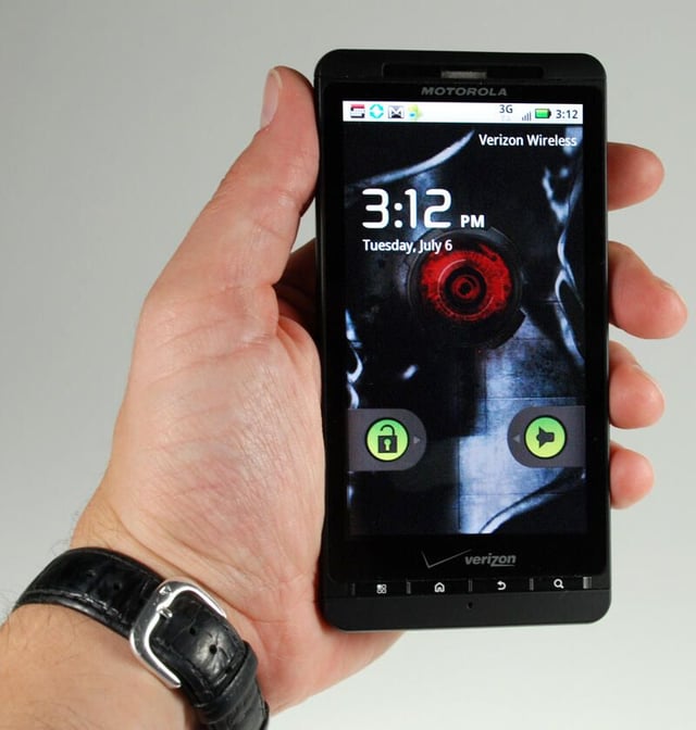 01-droidx-in-hand.jpg