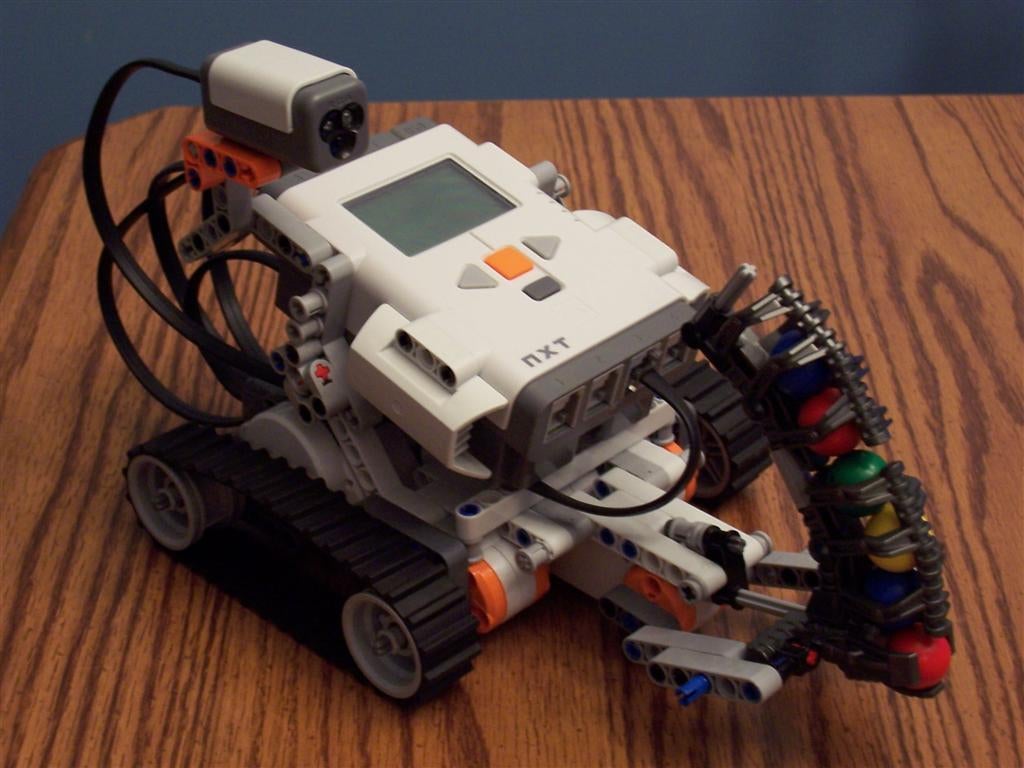 Spotlight: LEGO Mindstorms NXT 2.0 programmable robotic toy