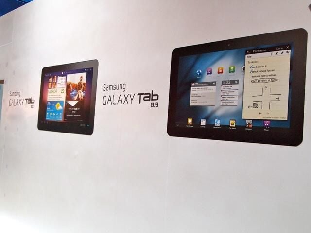zdnet-rachel-king-ctia-2011-samsung-galaxy-tab-0001.jpg