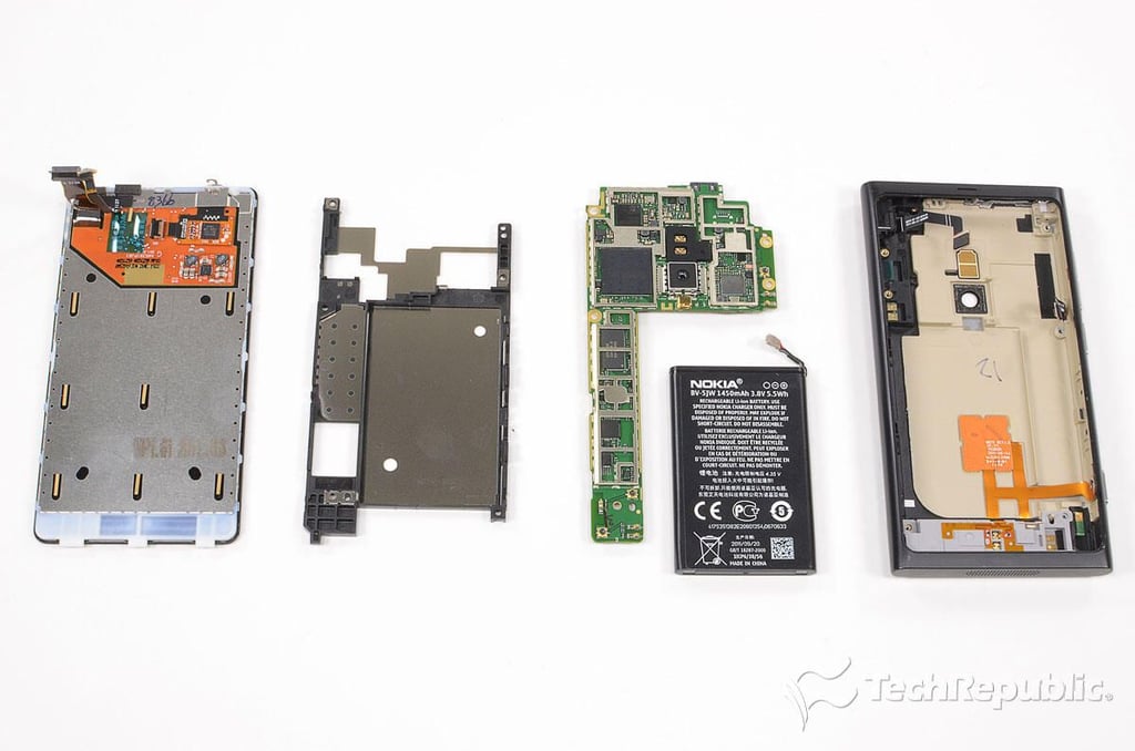 Cracking Open the Nokia Lumia 800