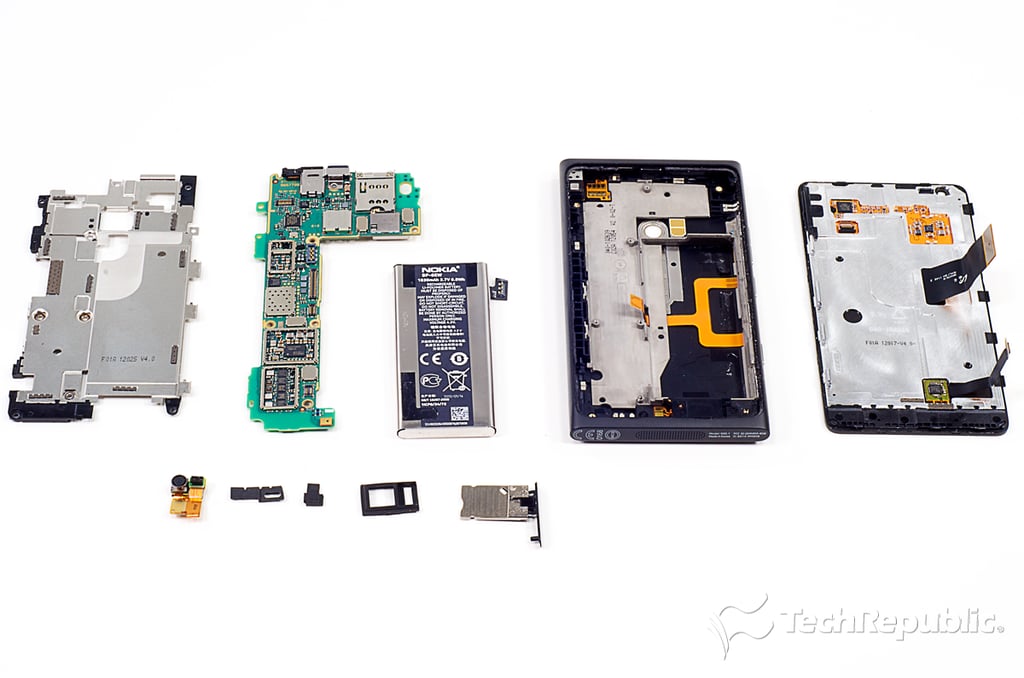 Cracking Open the Nokia Lumia 900