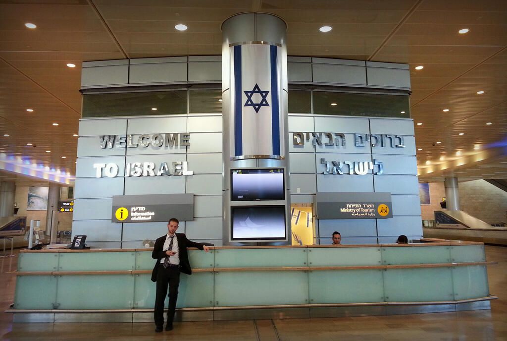 01-tel-aviv-airport.jpg