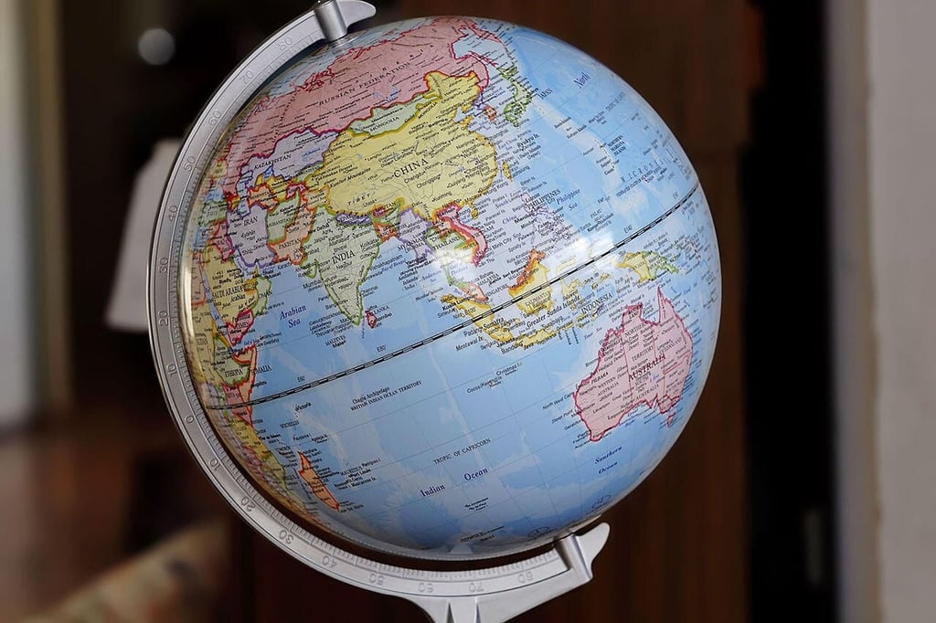 1280px-World_globe.jpg