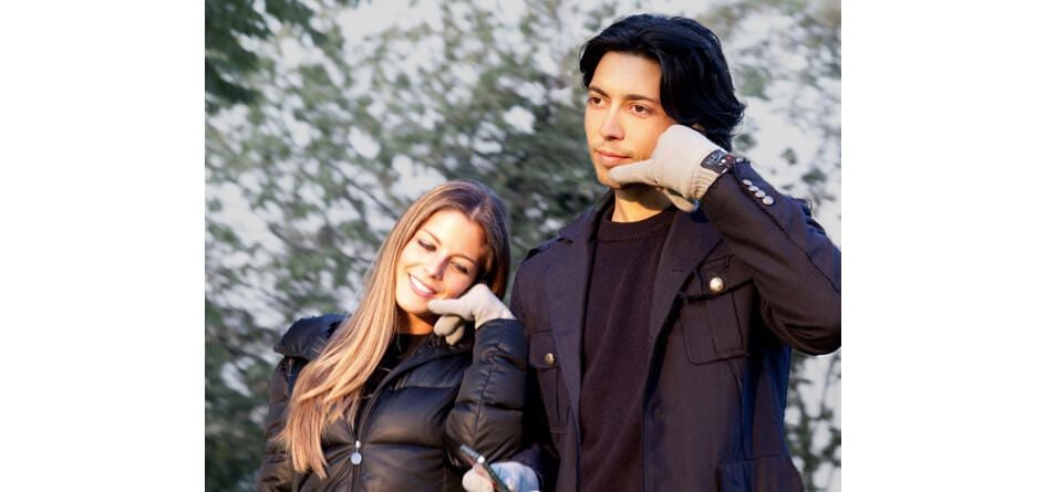 hi_call_gloves_123113.jpg