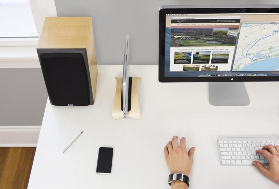 Photos: BookArc möd for MacBook by Twelve South