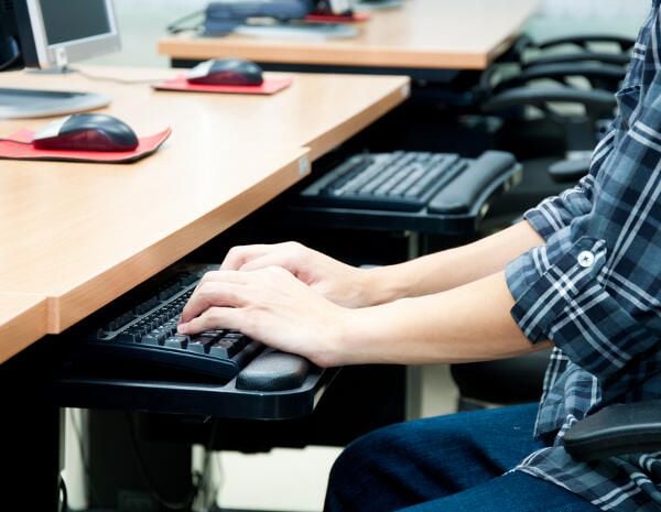 R programming language continues to grow in popularity