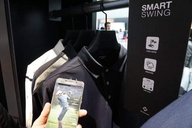 samsung-smart-swing-golf-with-phone.jpg