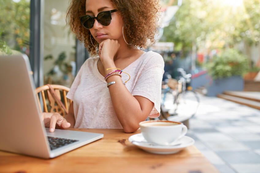 How to display the filename and path in a Word document or title bar