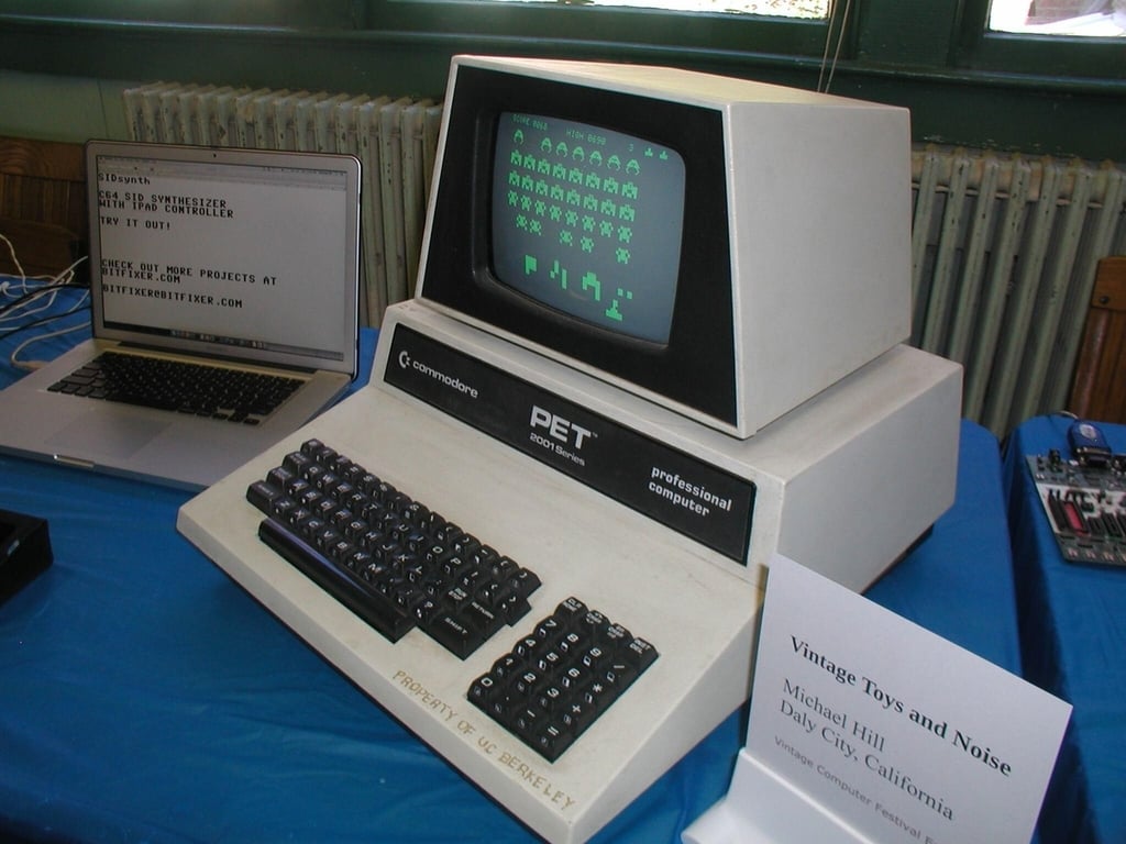 cbm-pet-2001invaders.jpg