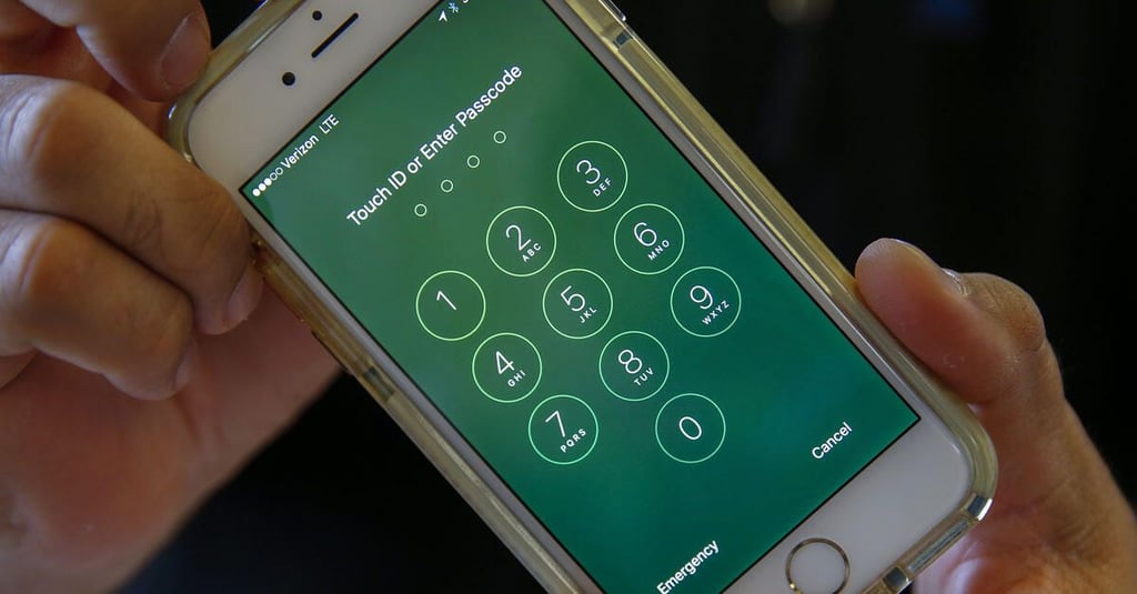 fbi-apple-locked-phone.jpg