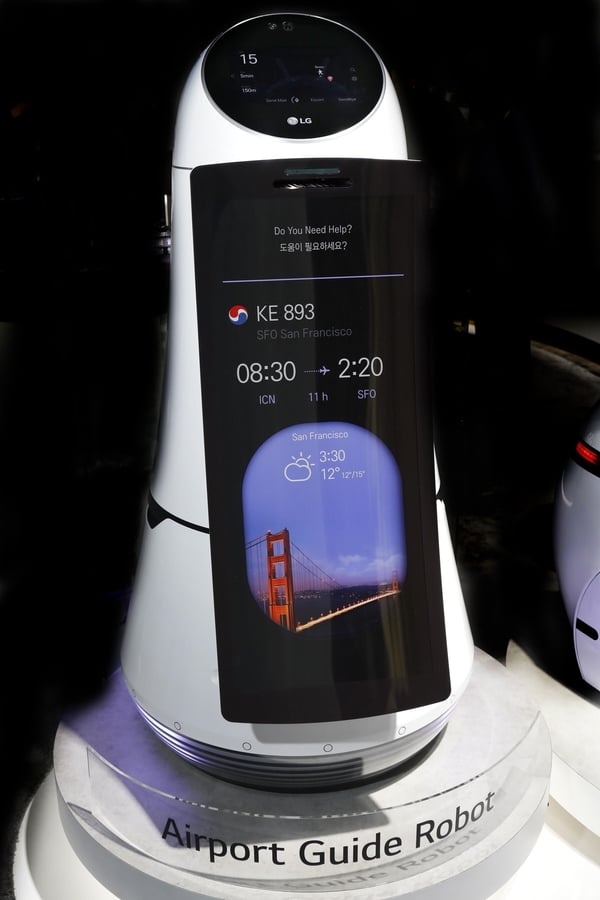 lg-airport-robot.jpg