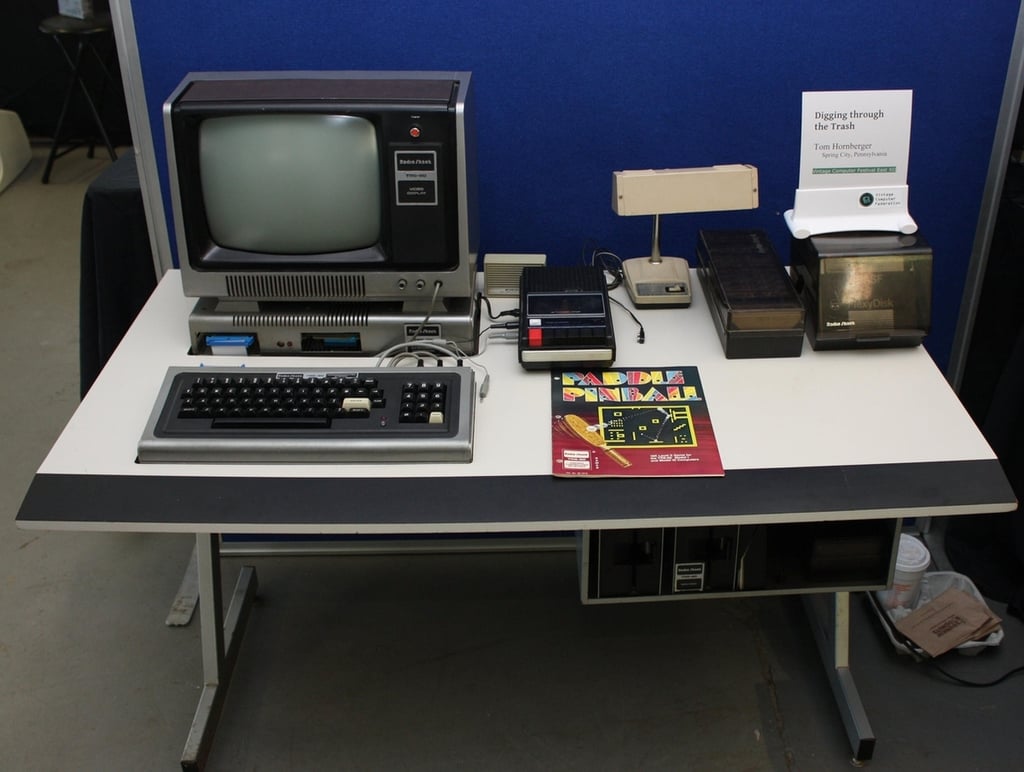 l-trsdesk.jpg