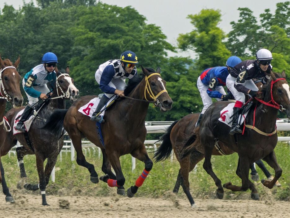 Gallery: How to bet on the Kentucky Derby from your smartphone