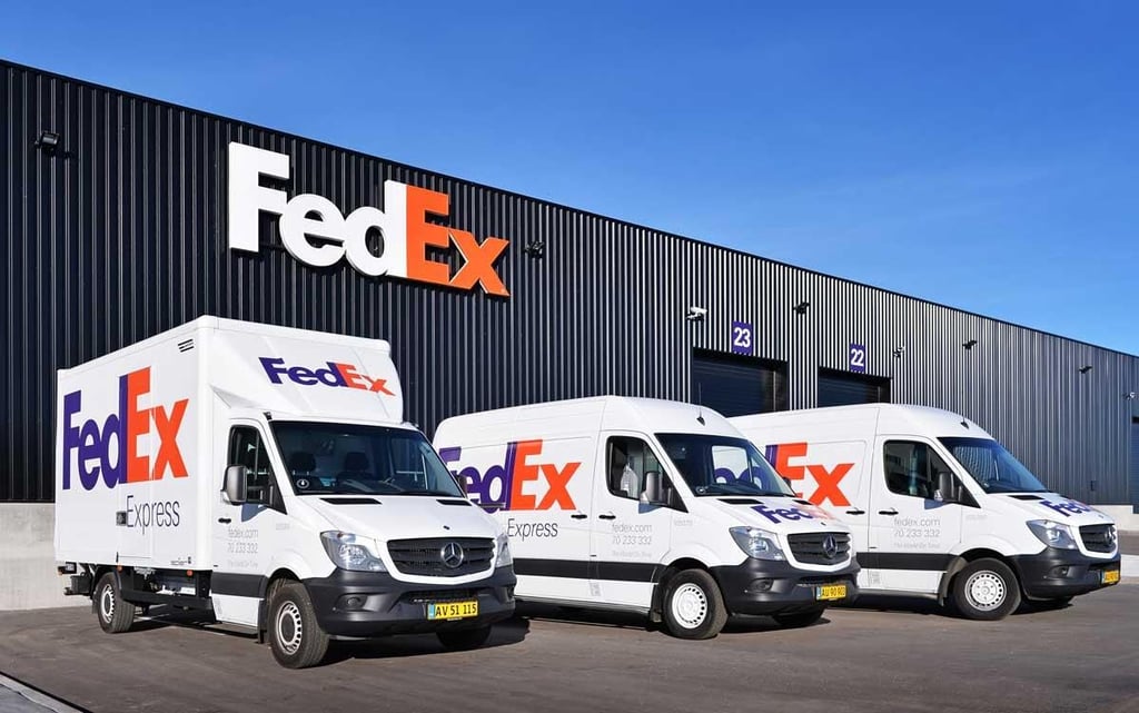 10-fedex-vans.jpg