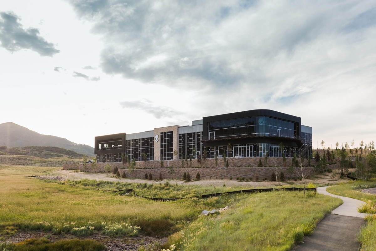 skullcandy-exterior-long.jpg