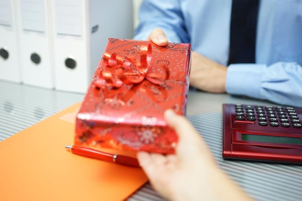 The do’s and don’ts of giving holiday gifts to your co-workers