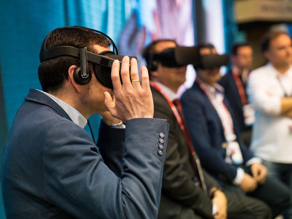 VR is still not meant to be done in public