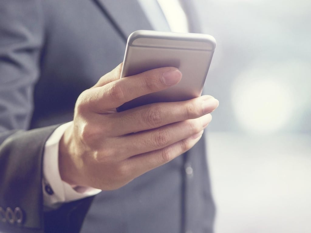 How to run your business from your smartphone: 11 tips