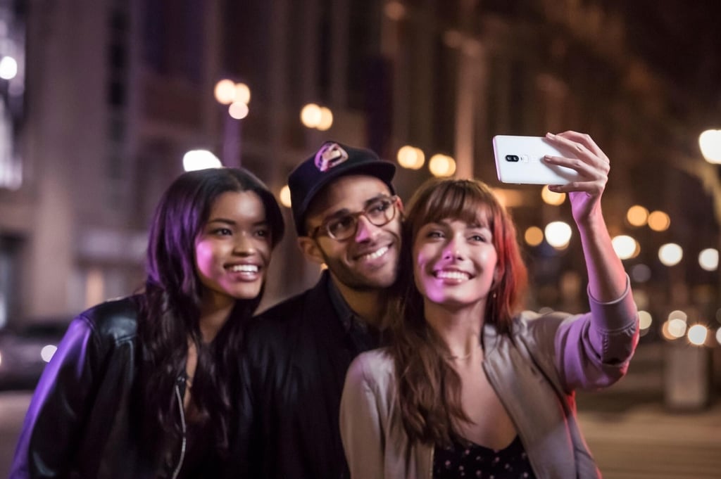 16-silkwhite-selfie.jpg