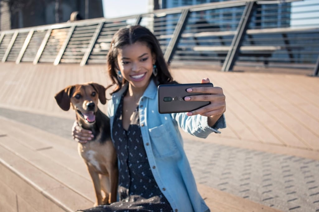 23-midnightblackselfiedog.jpg