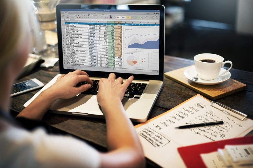 How to find the minimum and maximum values within a specified set of years in Excel