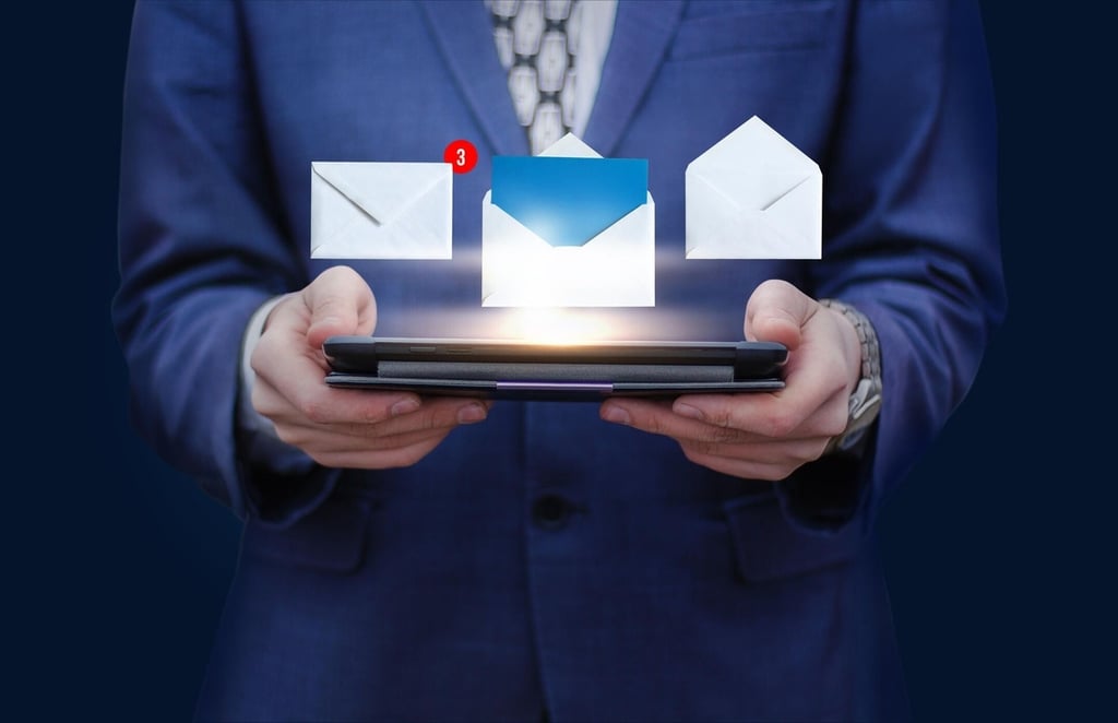 How to manually set up groups in the Windows 10 Mail app