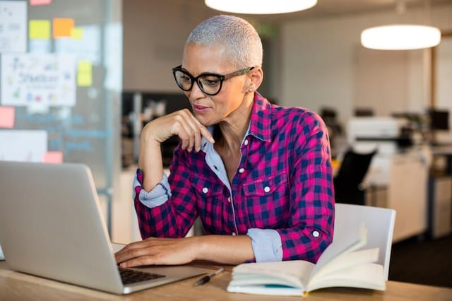 Office Q&A: How to share Outlook 365 contacts