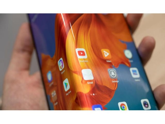 00-folding-phone.jpg
