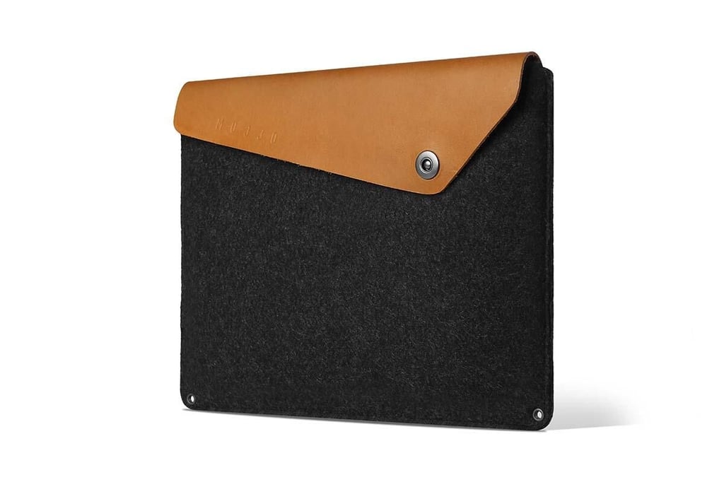 13-macbook-air-pro-retina-sleeve-tan-studio-002.jpg