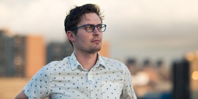 pictor-blue-transparent-blue-computer-glasses-mens-wearing-800x.jpg