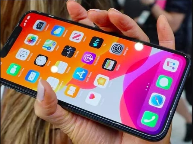iphone11-sharatibken-cnet.jpg