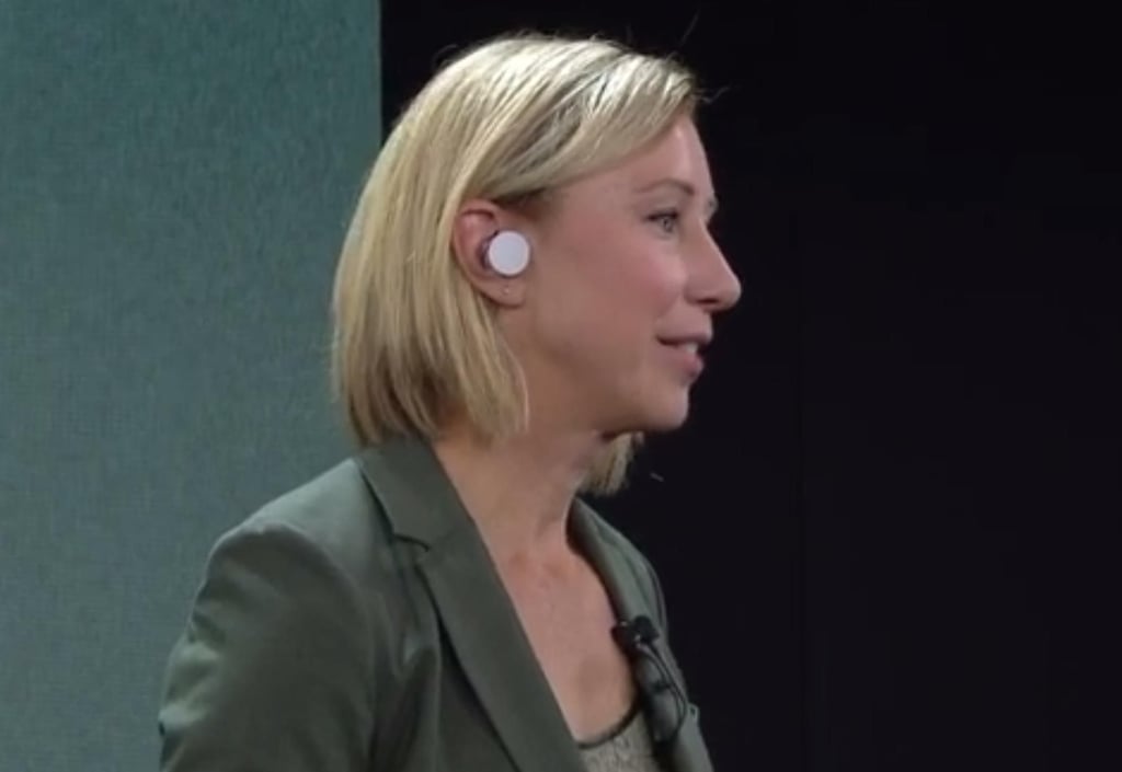 surfacepro7-earbud.jpg