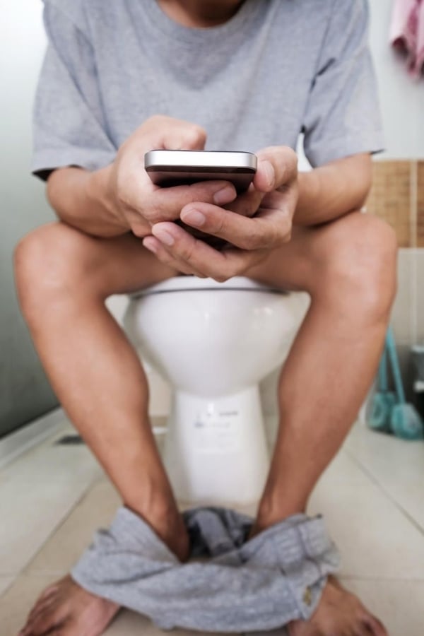 Yuck: 88% use smartphones on the toilet, and 44% put those phones in their mouths