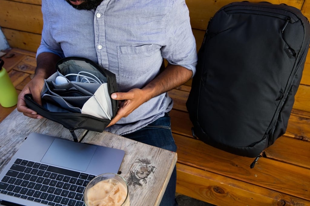peak-design-tech-pouch-lifestyle-1.jpg