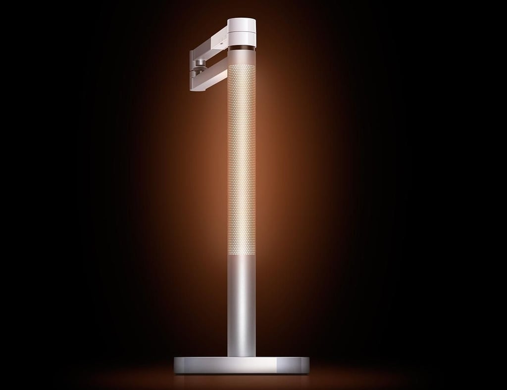white-desk-ambient-black-background-lightcycle-morph.jpg