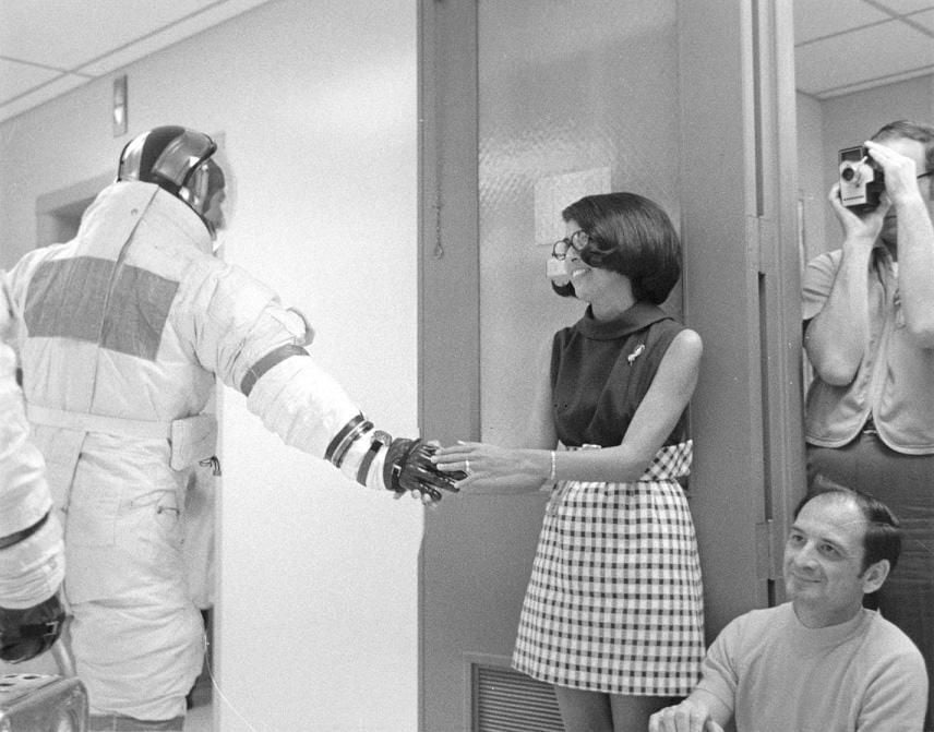 astronaut-secretary-martha-caballero-wishing-apollo-13-commander-james-a-lovell.jpg
