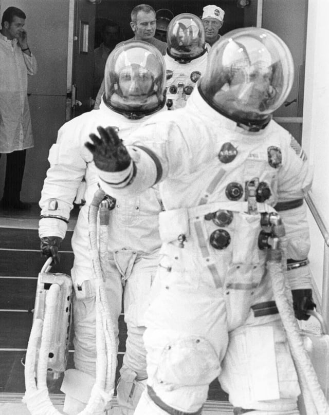 jim-lovell-leads-jack-swigert-and-fred-haise-to-the-transfer-van.jpg