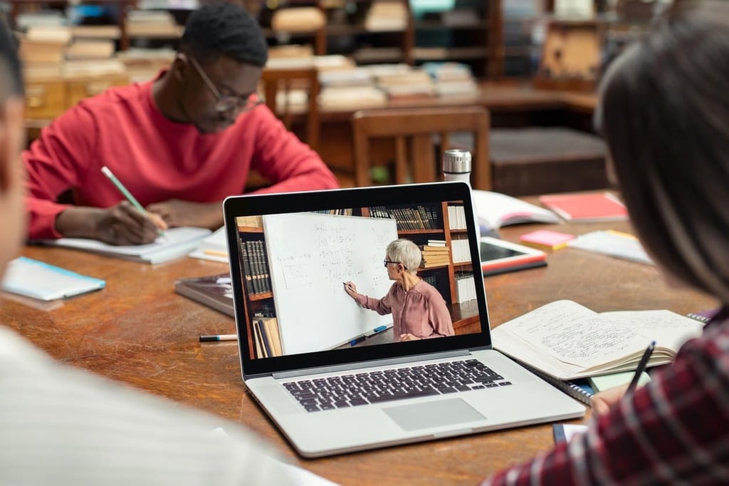 How to access the Microsoft Windows 10 Whiteboard app and share your projects