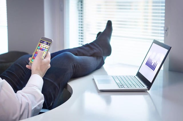 80% of people have played games while working