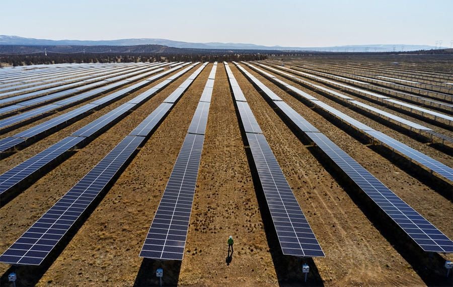 apple-commits-100-percent-carbon-neutrality-for-supply-chain-and-products-by-2030-solar-farm-07212020.jpg