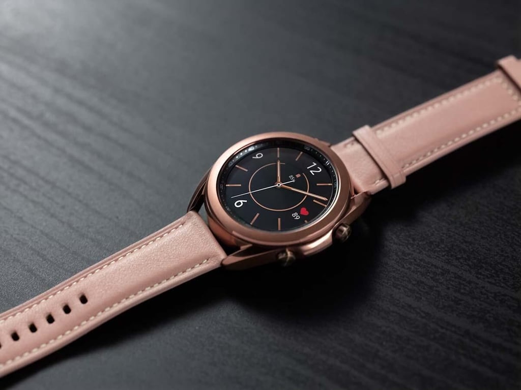 galaxy-watch3-mystic-bronze-close-up-lifestyle.jpg