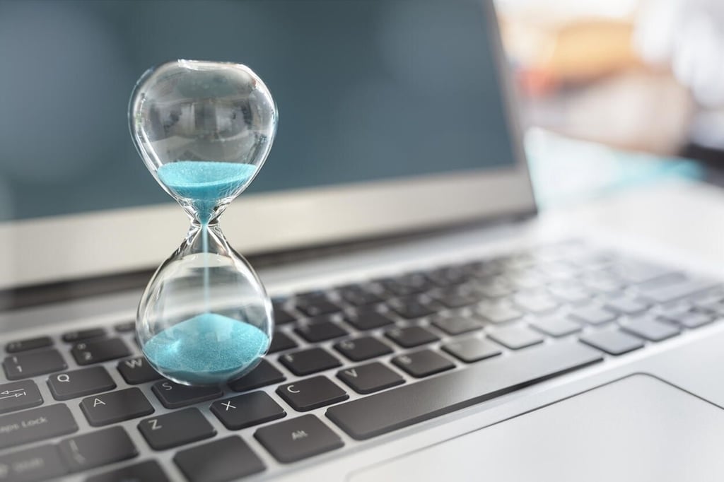 How to display seconds in the system clock in Windows 10