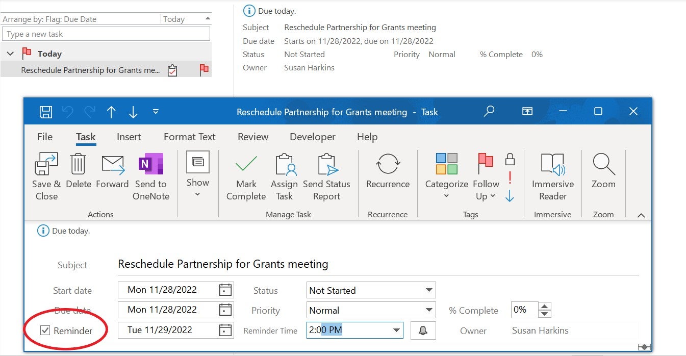 The Reminder option in Outlook checked and circled